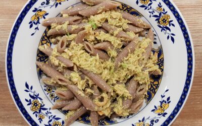 Pasta di farro con salmone e avocado